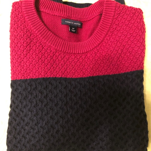 NWT Tommy Hilfiger Size Small Sweater - Picture 2 of 6